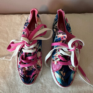 Gotta Flurt Pink Blue Floral Canvas Sneakers Girl's Size 2
